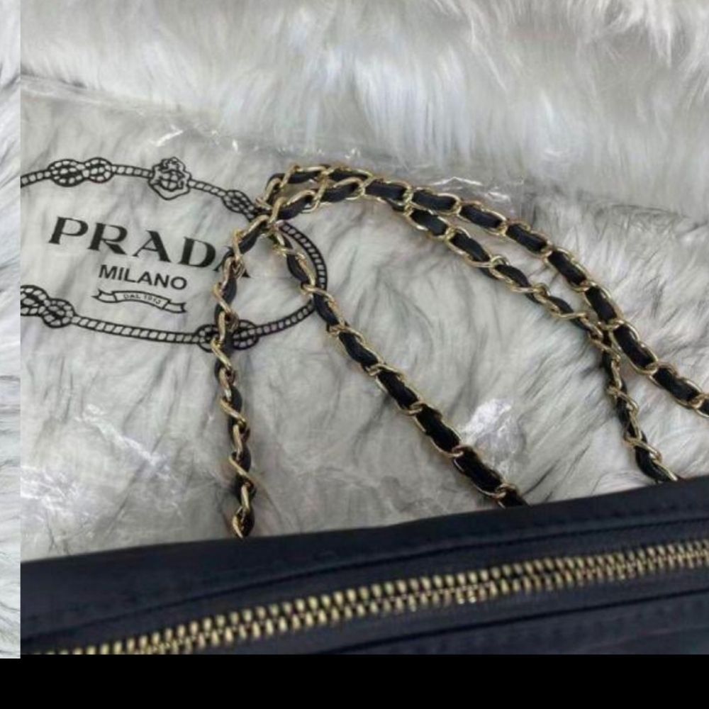 New black Small purse with Zipper and gold Chain belt should purs - Picture 4 of 15